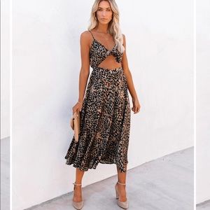 Vici real taste midi dress